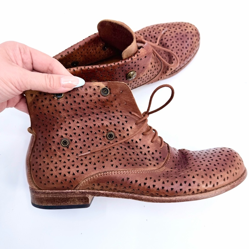 PATRICIA NASH Sabrina Perforated Leather Lace Up Ankle Booties Tan 9 - Picture 8 of 10